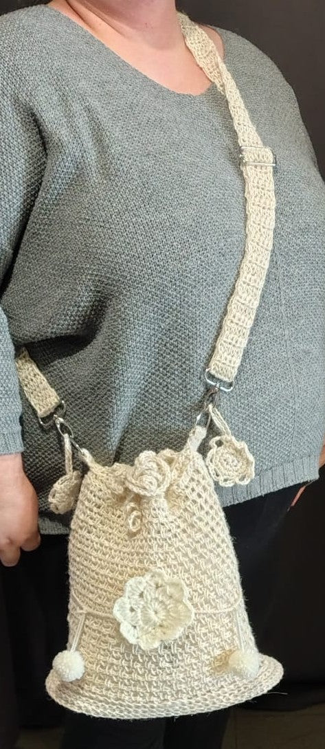 Le sac pompon fleuri - Bébé Crochet