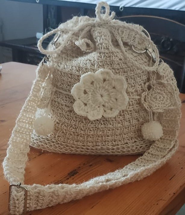 Le sac pompon fleuri - Bébé Crochet