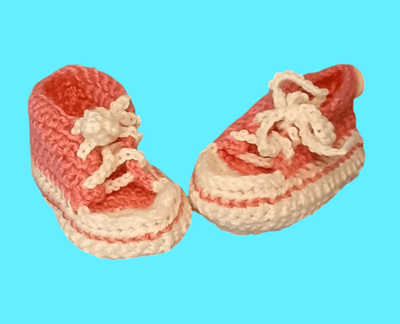 les baskets de Chris couleur meije et bonbon